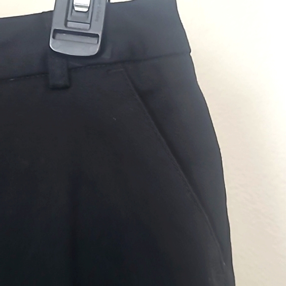 Hannah black Bermuda shorts stretch front pockets mid-rise belt loops EUC 6 - Picture 3 of 6